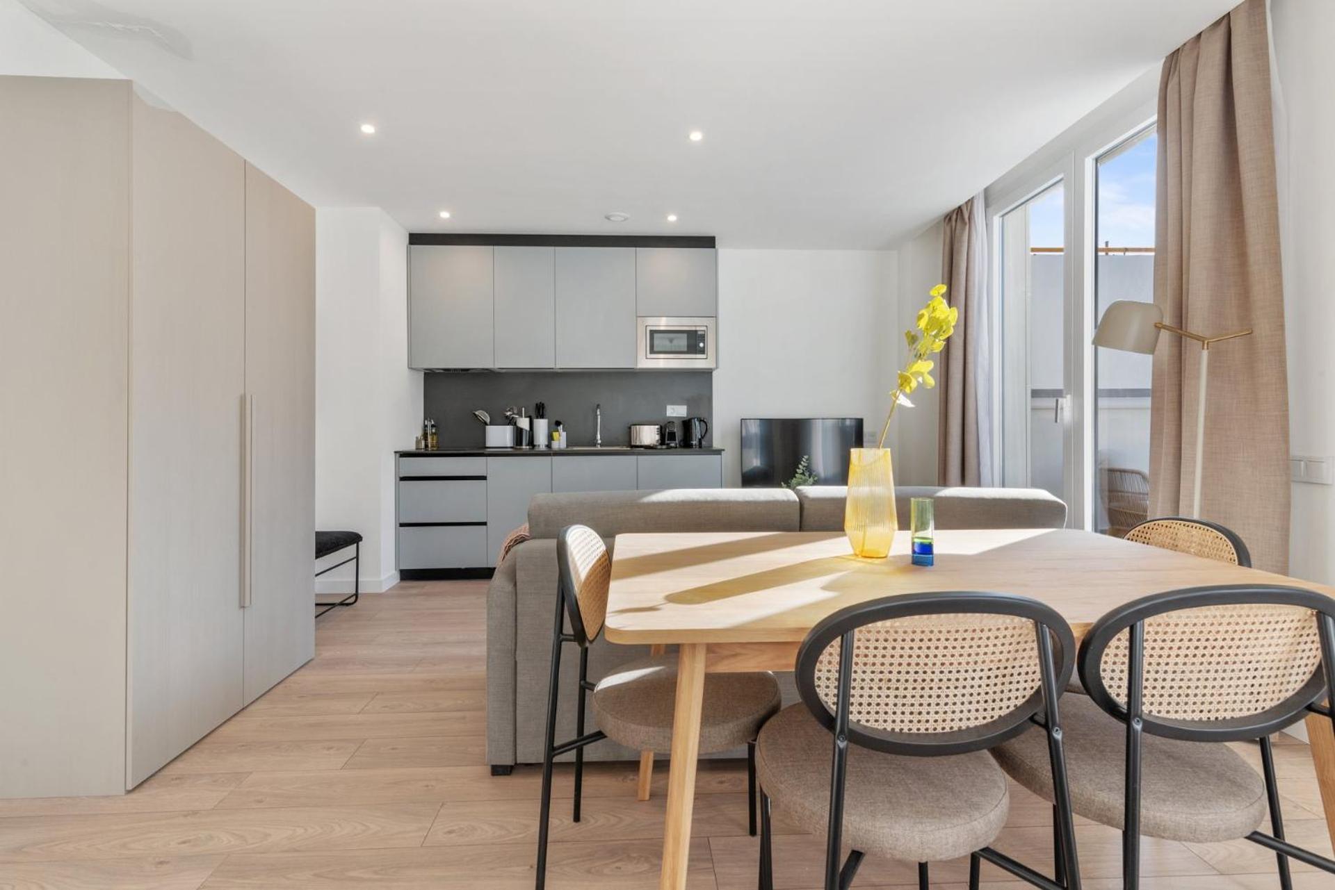 Limehome Valencia Carrer Del Pare Palau I Quer Exterior photo