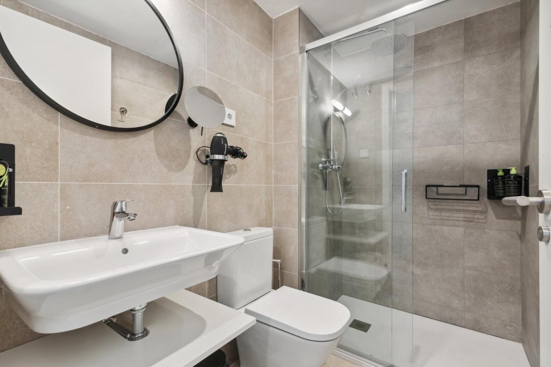 Limehome Valencia Carrer Del Pare Palau I Quer Exterior photo