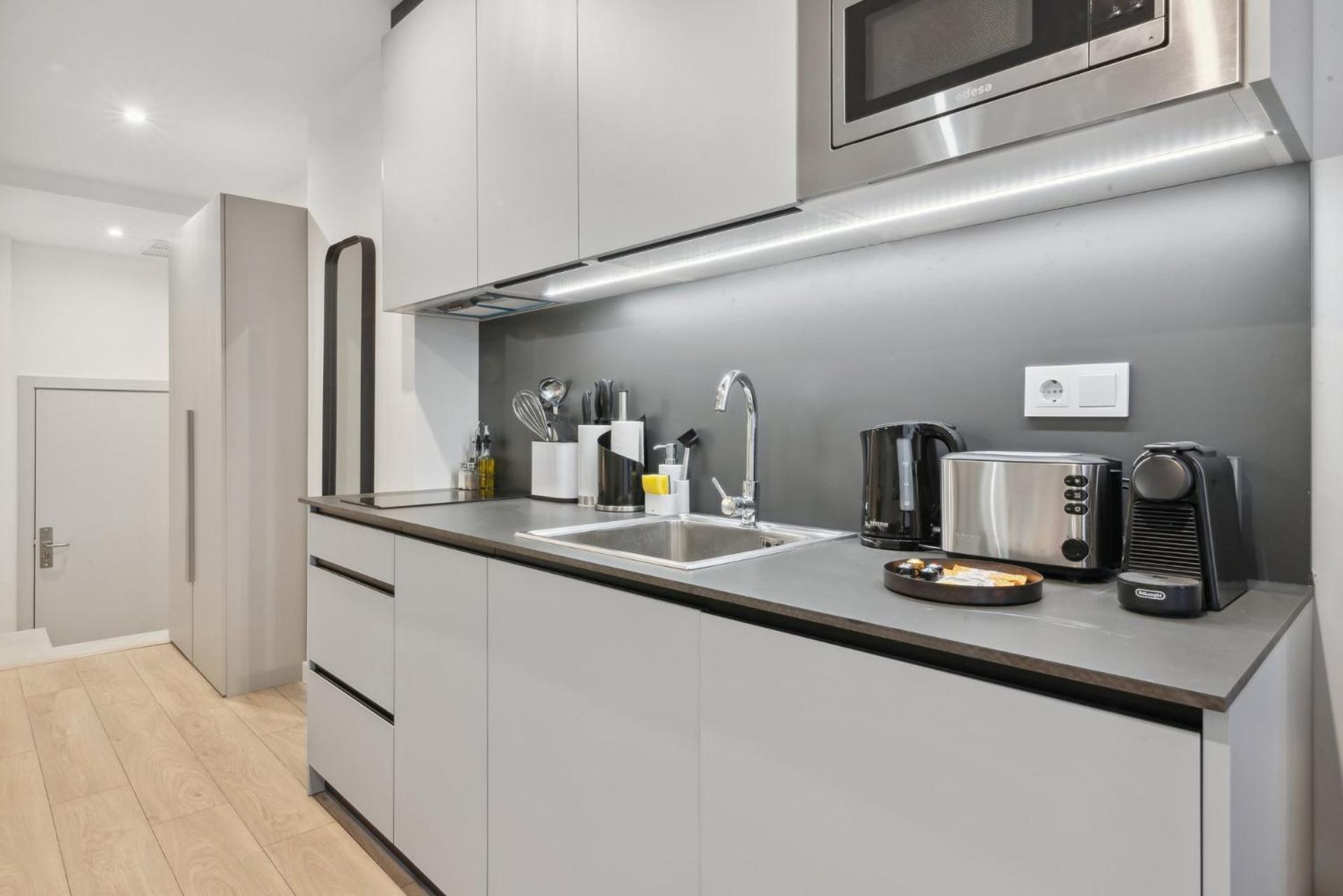 Limehome Valencia Carrer Del Pare Palau I Quer Exterior photo