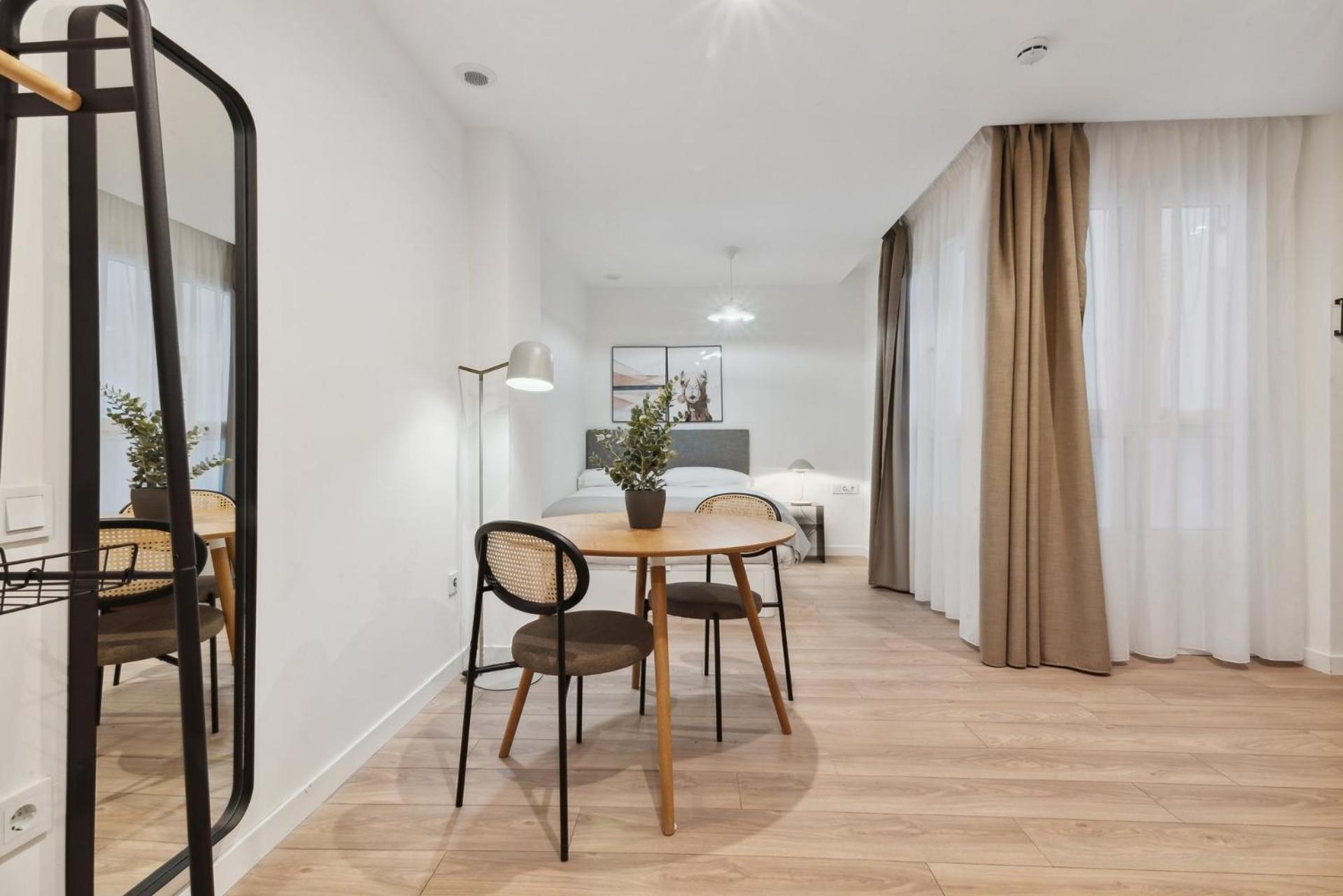 Limehome Valencia Carrer Del Pare Palau I Quer Exterior photo